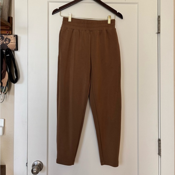 Varley Pants - Varley The Slim Pant 25” Cedar color